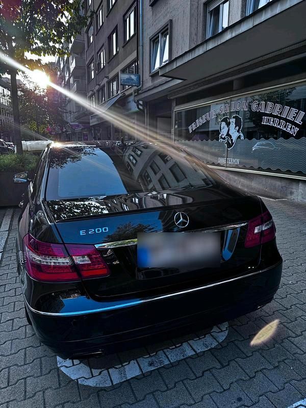 Gebraucht Mercedes 200 136 PS (100 kW) 2012 Schwarz Limousine