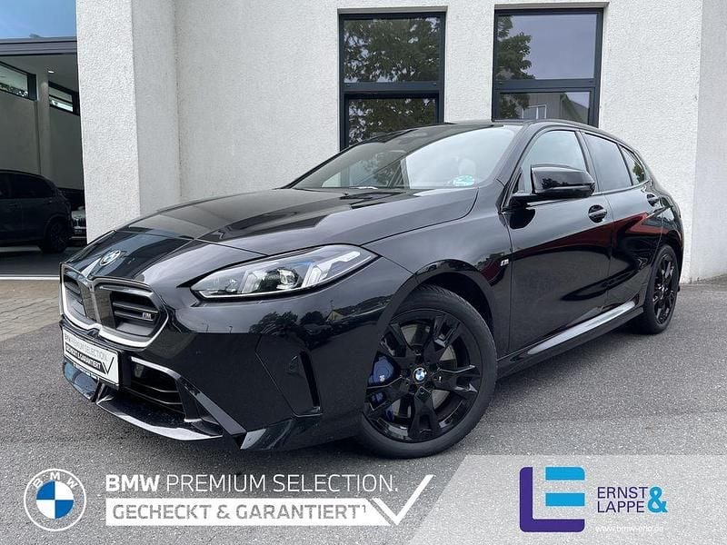 Black saphire metallic Gebraucht 2024 BMW M135 M Sport Kleinwagen | 38.370 € (Guter Preis) - Bild 1/4