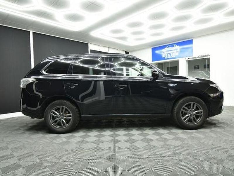 Gebraucht Mitsubishi Outlander P-HEV 177 PS (130 kW) 2014 Schwarz SUV