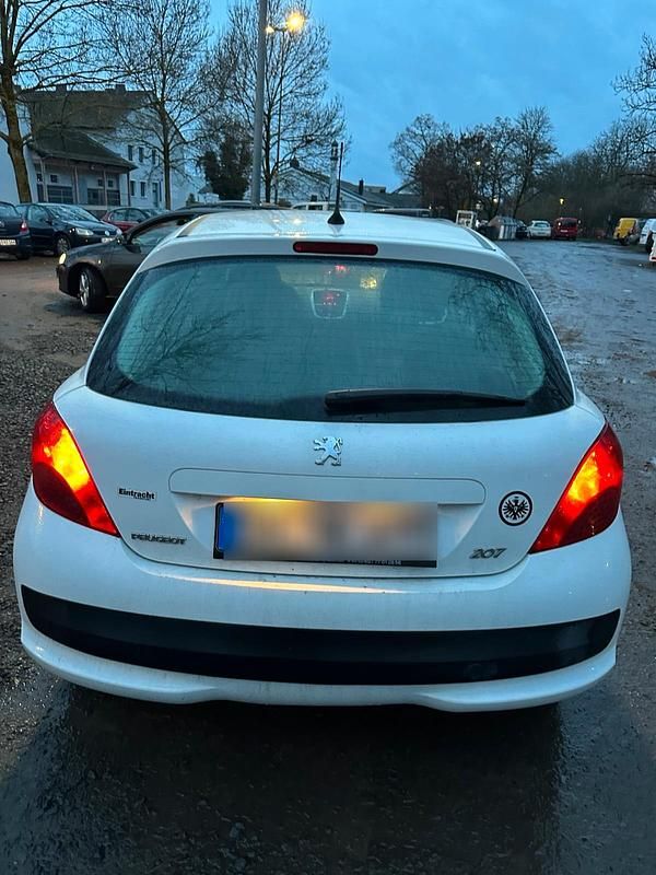 Gebraucht Peugeot 207 75 PS (55 kW) 2008 Weiß Limousine