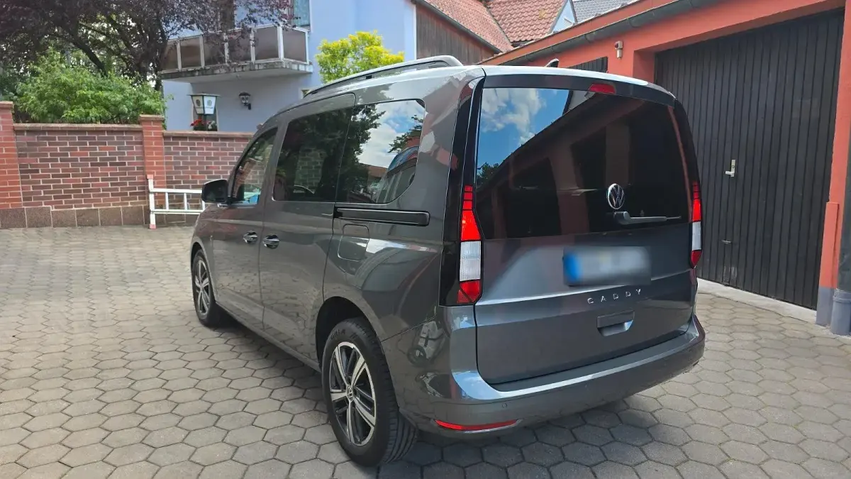 Gebraucht VW Caddy Life 116 PS (85 kW) 2024 Grau Van / Kleinbus