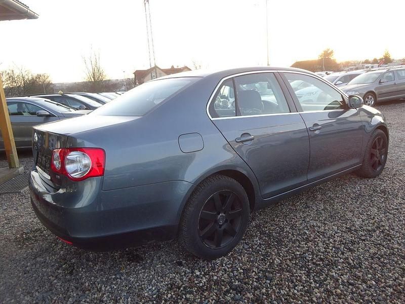 Gebraucht VW Jetta Comfortline 116 PS (85 kW) 2006 Grün Limousine