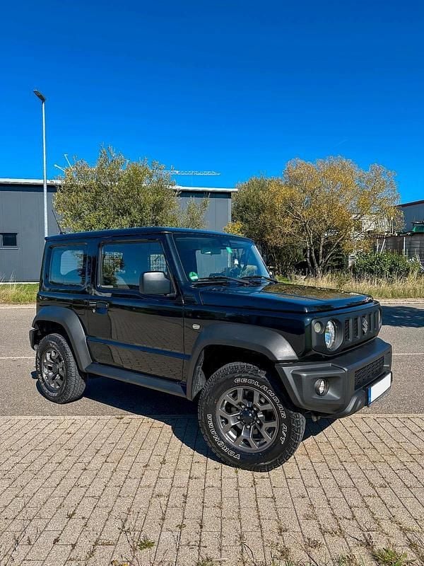 Schwarz Gebraucht 2022 Suzuki Jimny Comfort SUV | 29.900 € (Fairer Preis) - Bild 1/4