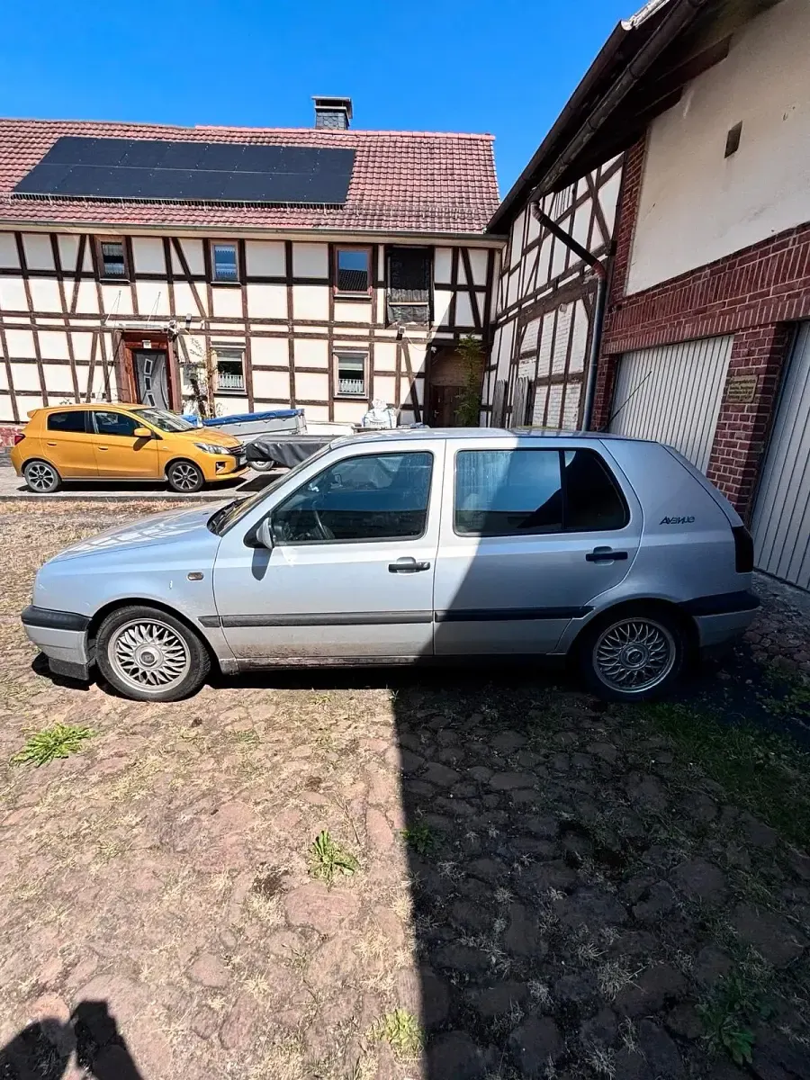 Gebraucht VW Golf III 90 PS (66 kW) 1995 Silber Kleinwagen