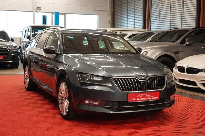 Gebraucht Skoda Superb Style 190 PS (139 kW) 2016 Grau Kombi