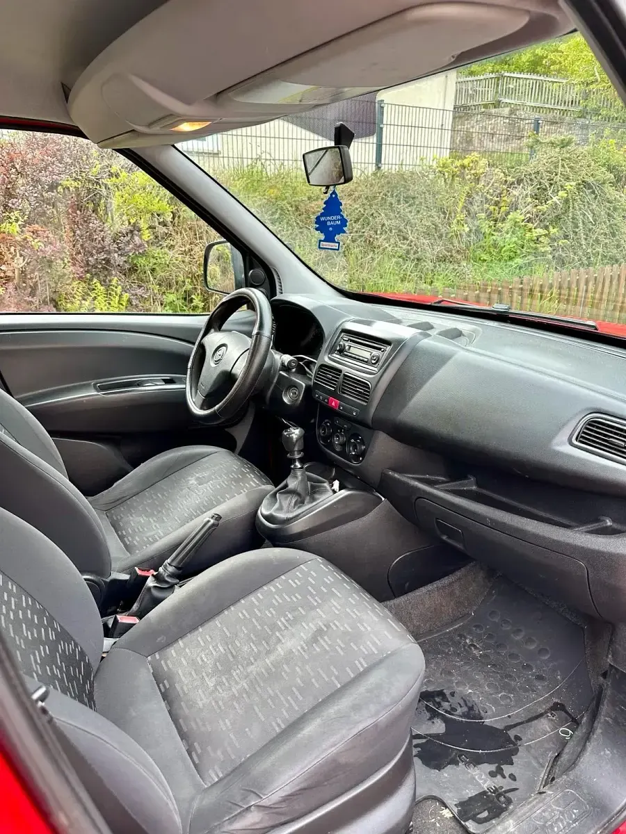 Używany Opel Combo 90 KM (66 kW) 2014 Czerwony Minivan