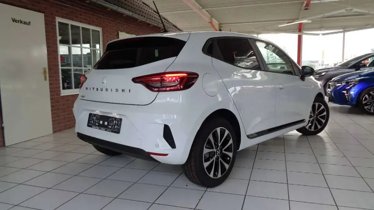 Neu Mitsubishi Colt Plus 91 PS (66 kW) 2025 Antarktisweiß Kleinwagen
