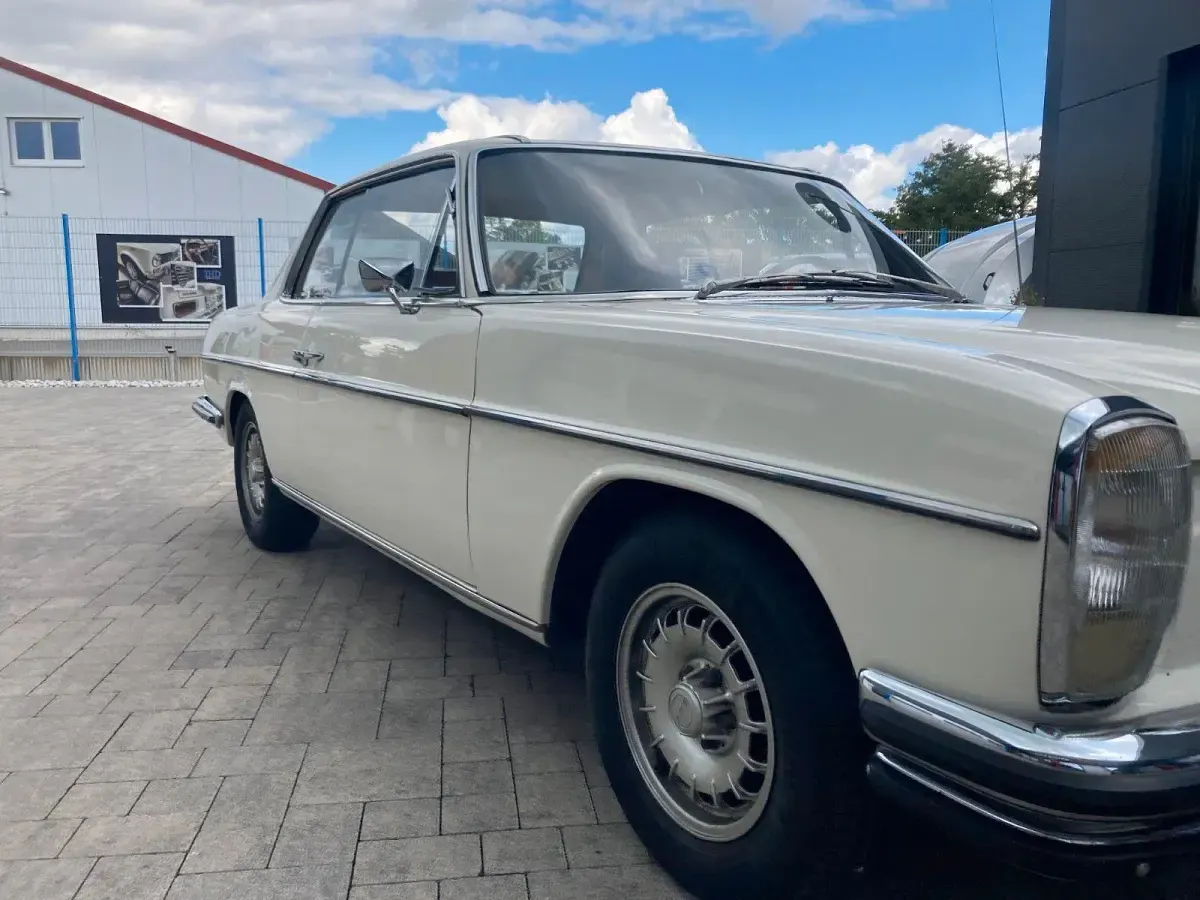 Gebraucht Mercedes 250 150 PS (110 kW) 1969 Weiß Coupé