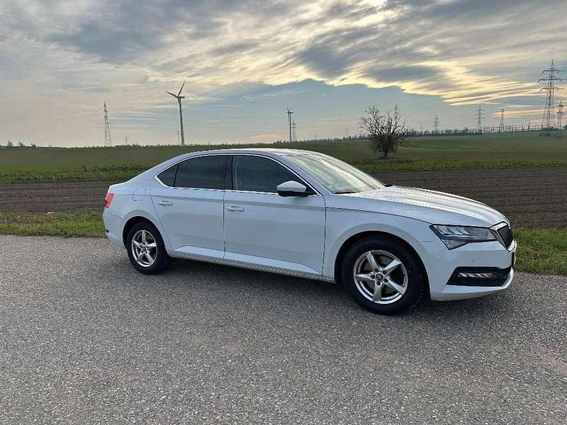 Gebraucht Skoda Superb Ambition 150 PS (110 kW) 2021 Weiß Limousine