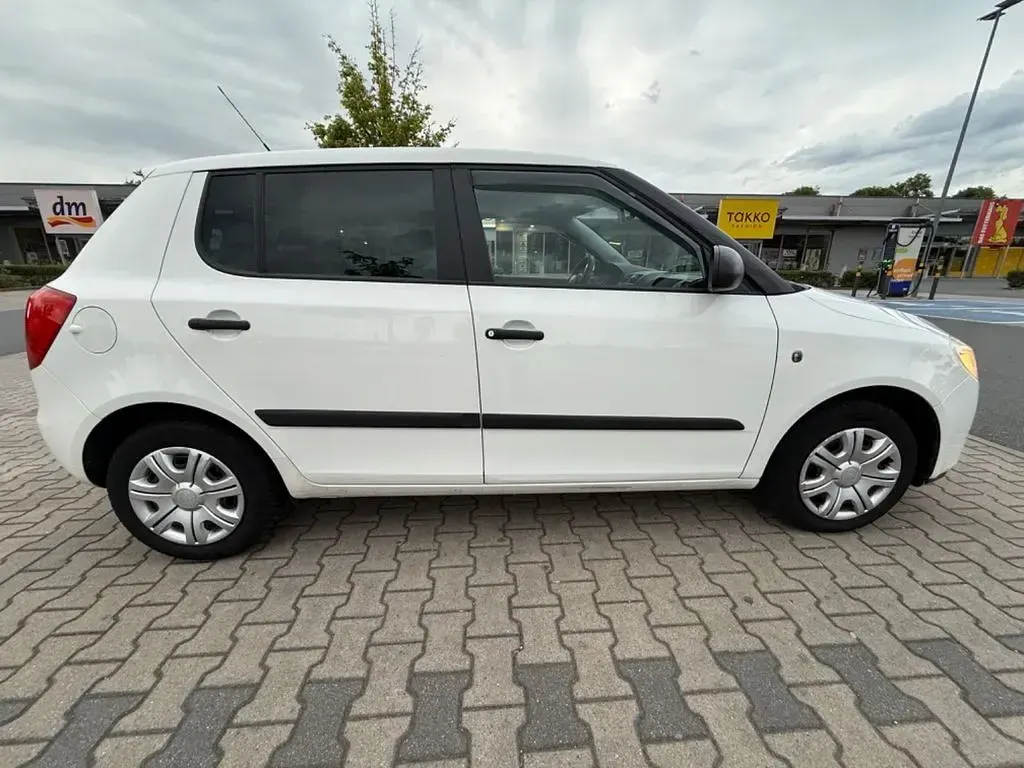 Gebraucht Skoda Fabia 60 PS (44 kW) 2009 Weiß Limousine