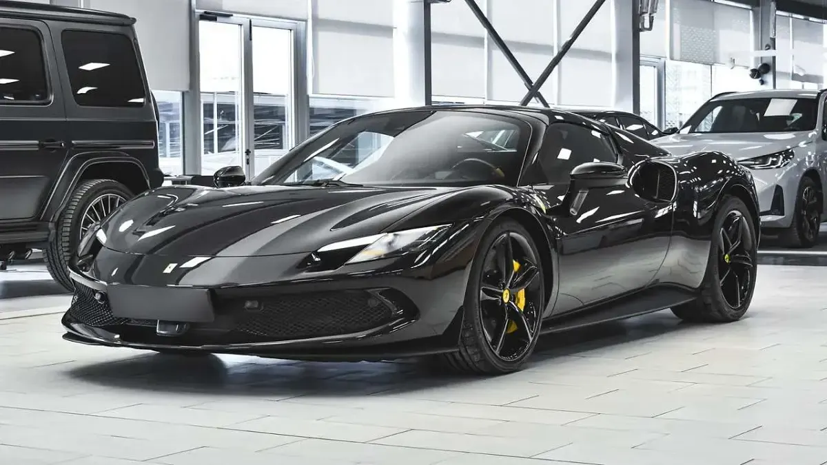 Gebraucht Ferrari 296 829 PS (609 kW) 2025 1250 nero ds Cabrio
