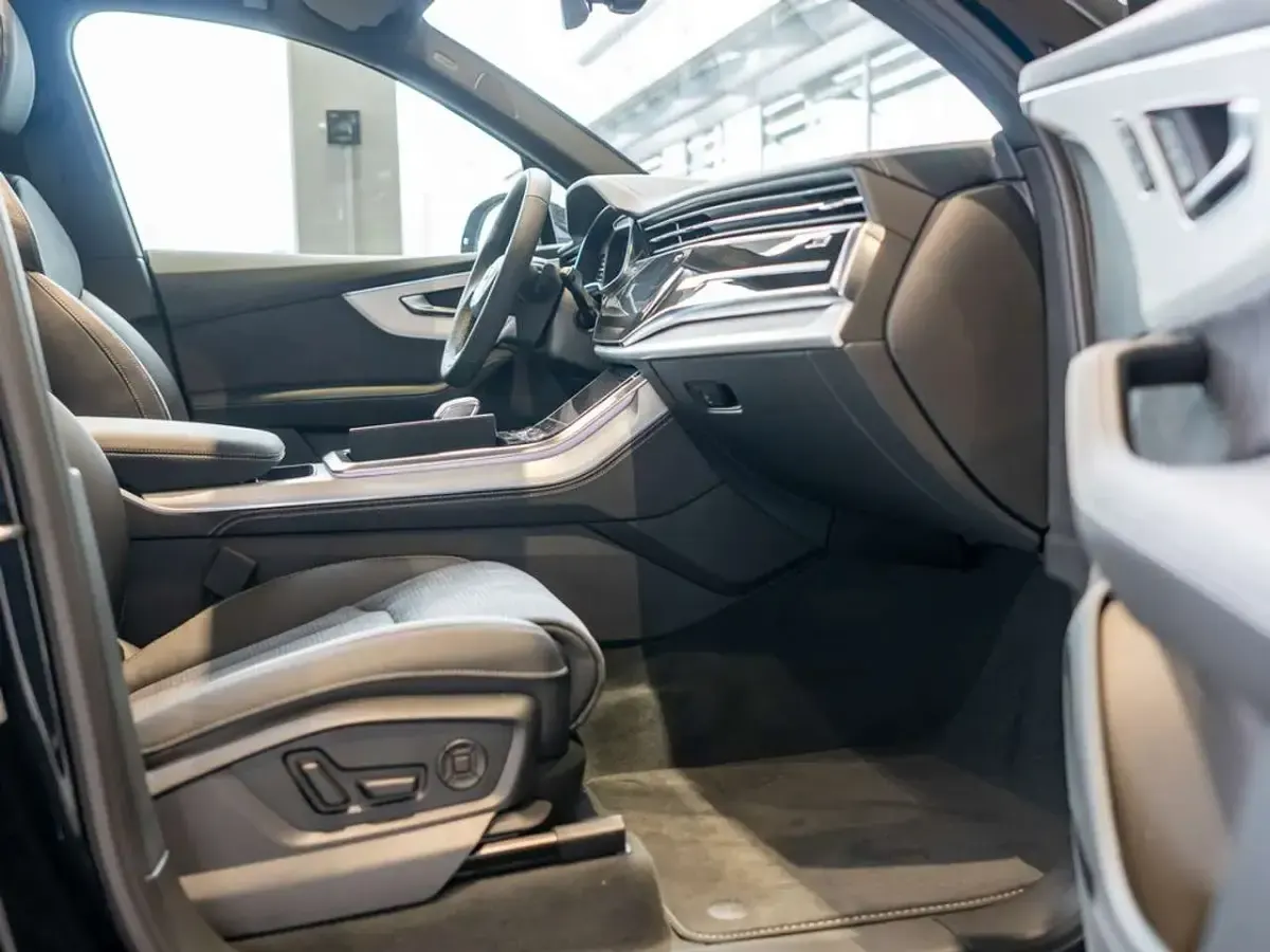 Neu Audi Q7 S-Line 286 PS (210 kW) 2025 Schwarz / mythosschwarz SUV