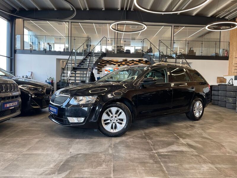 Schwarz Gebraucht 2016 Skoda Octavia Joy Kombi | 9.899 € (Guter Preis) - Bild 1/4