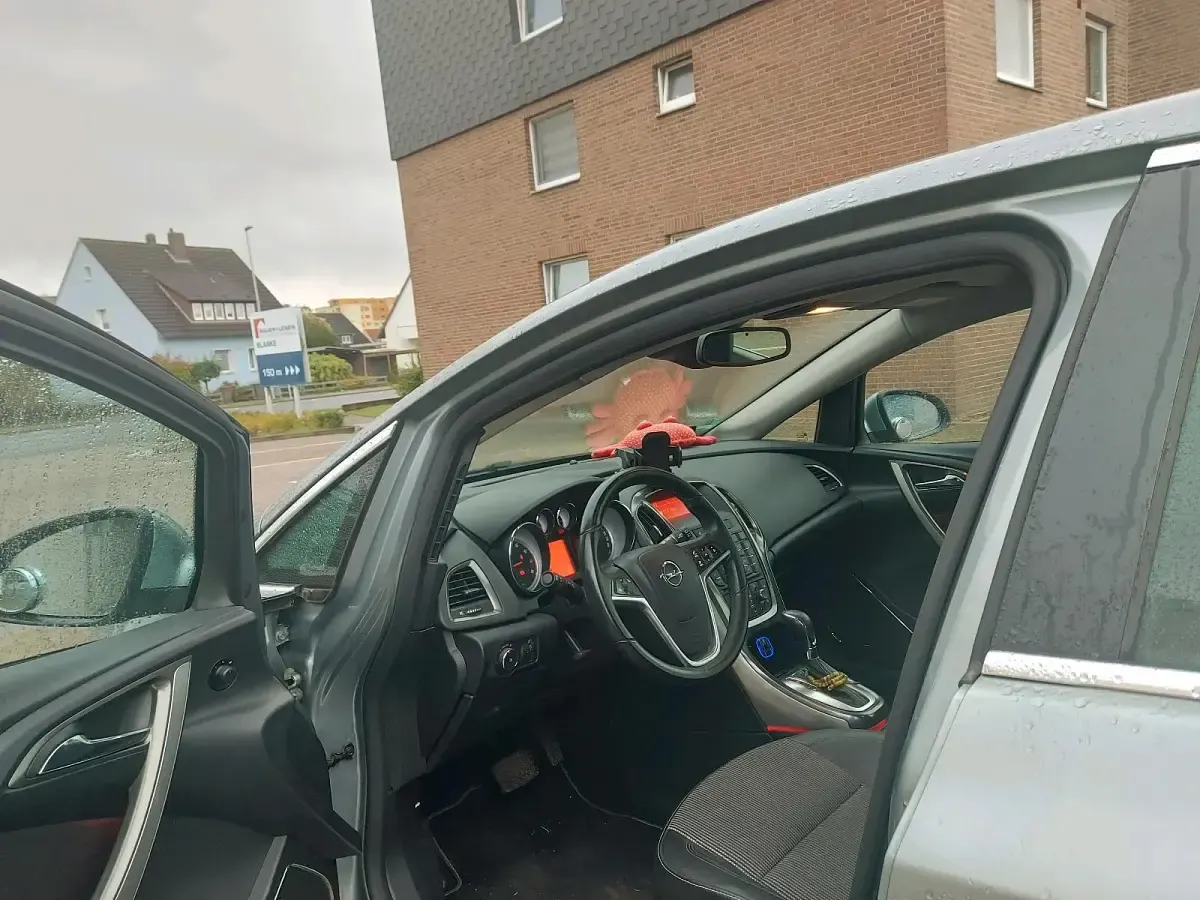 Gebraucht Opel Astra 116 PS (85 kW) 2011 Silber Kleinwagen