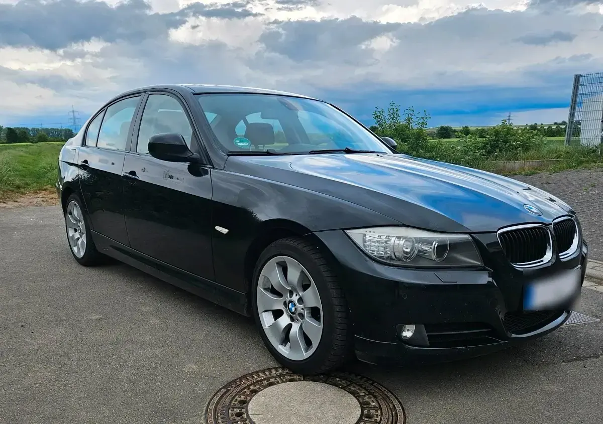 Gebraucht BMW 318 150 PS (110 kW) 2009 Schwarz Limousine