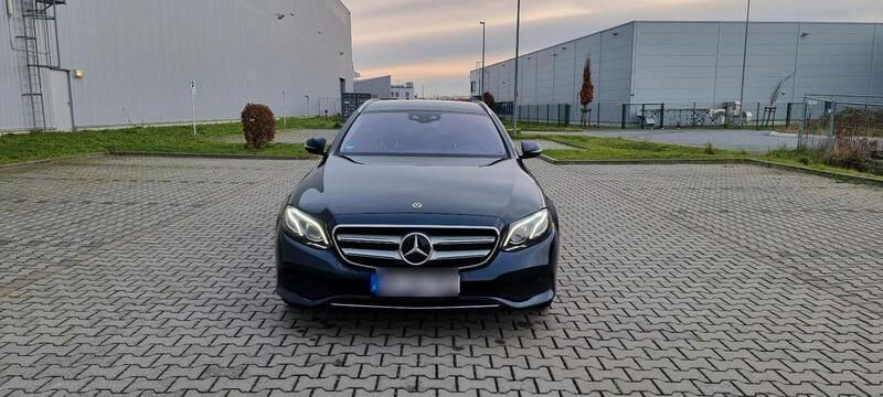 Blau Gebraucht 2017 Mercedes E350 Kombi | 24.300 € (Etwas zu teuer) - Bild 1/4