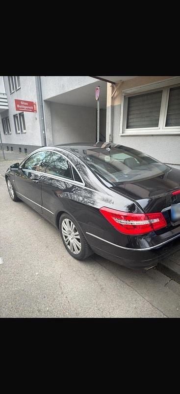 Second-hand Mercedes E200 184 CP (135 kW) 2011 Negru Coupe