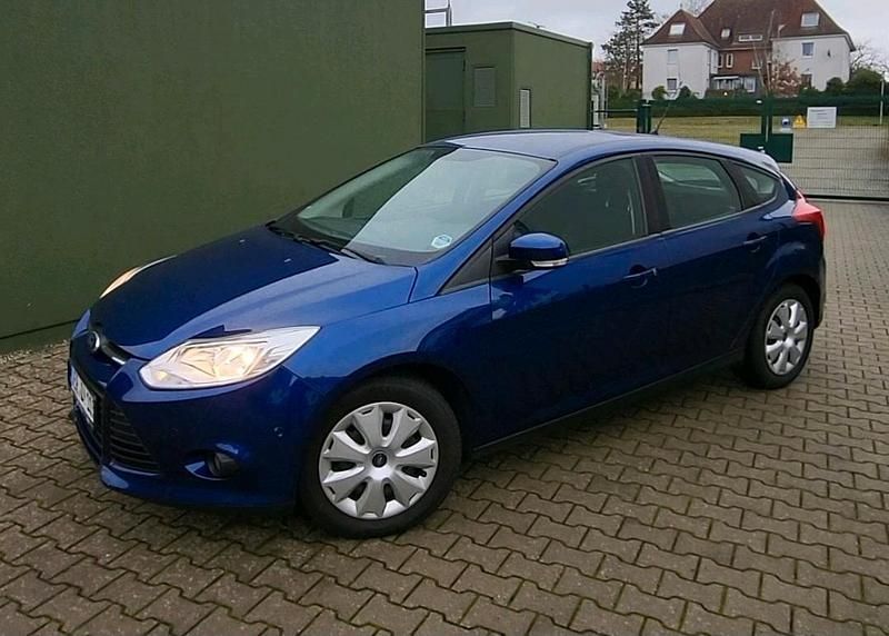 Gebraucht Ford Focus 105 PS (77 kW) 2014 Blau Coupé