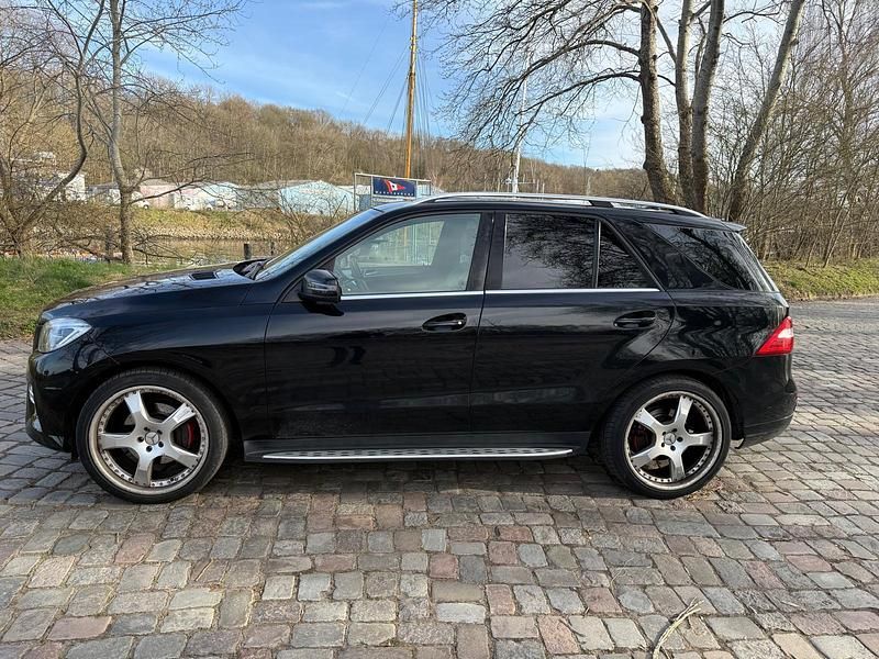 Gebraucht Mercedes ML350 258 PS (189 kW) 2014 Schwarz SUV