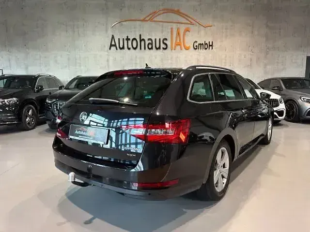 Gebraucht Skoda Superb Ambition 190 PS (139 kW) 2019 Cerna magic/black magic Kombi