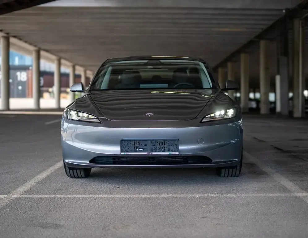 Usado Tesla Model 3 Long Range RWD 235 kW (320 CV) 2025 Gris Berlina