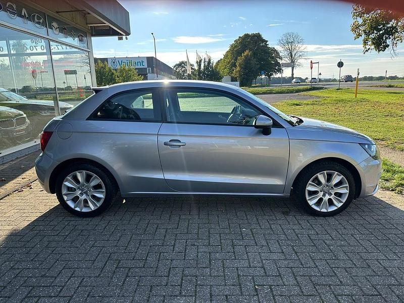 Gebraucht Audi A1 Ambition 105 PS (77 kW) 2014 Silber Kleinwagen