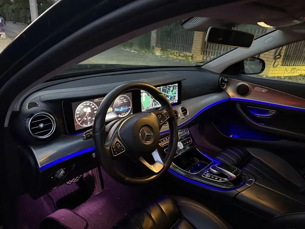 Gebraucht Mercedes E220 194 PS (142 kW) 2016 Schwarz Limousine