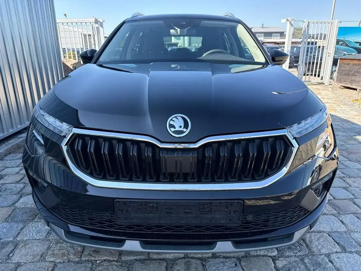 Neu Skoda Kamiq Premium Edition 116 PS (85 kW) 2025 Black magic perleffect SUV