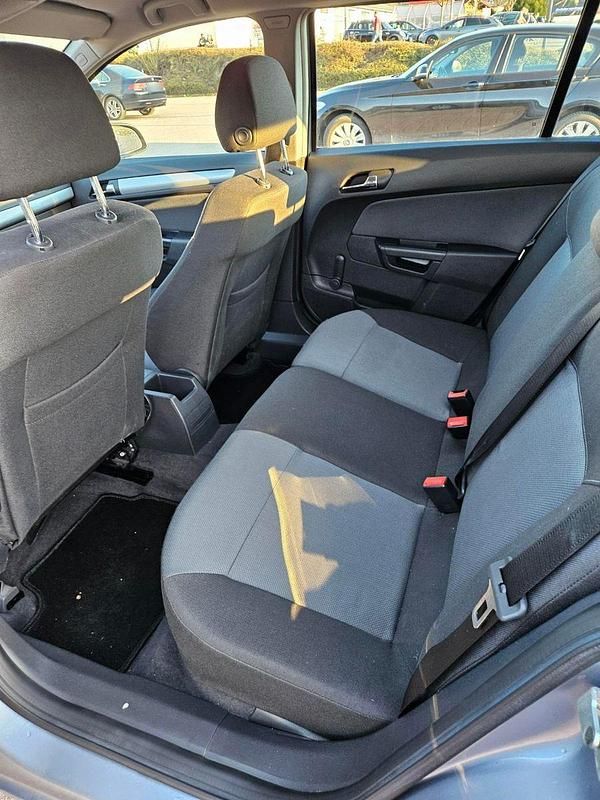 Gebraucht Opel Astra 101 PS (74 kW) 2005 Silber Kombi