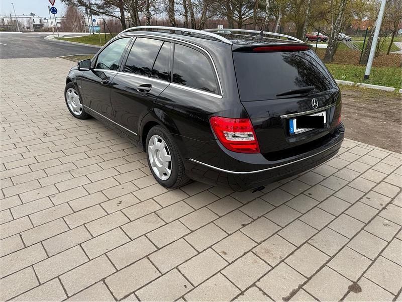 Schwarz Gebraucht 2012 Mercedes C200 Limousine | 9.000 € (Fairer Preis) - Bild 1/4
