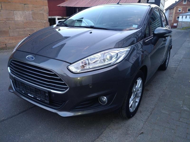 Gebraucht Ford Fiesta 101 PS (74 kW) 2015 Grau Kleinwagen