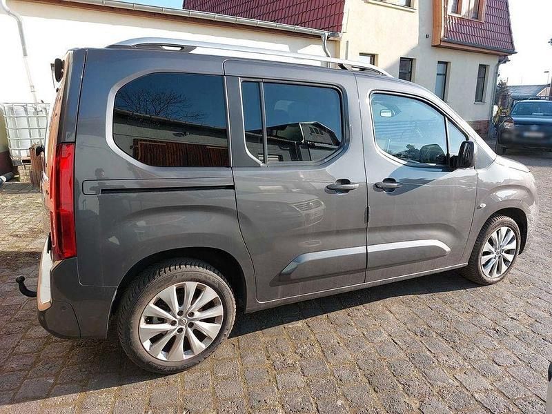 Gebraucht Opel Combo Life Innovation 131 PS (96 kW) 2020 Grau Limousine