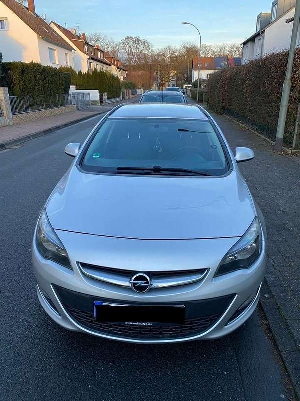 Gebraucht Opel Astra Edition 110 PS (80 kW) 2012 Grau Kombi