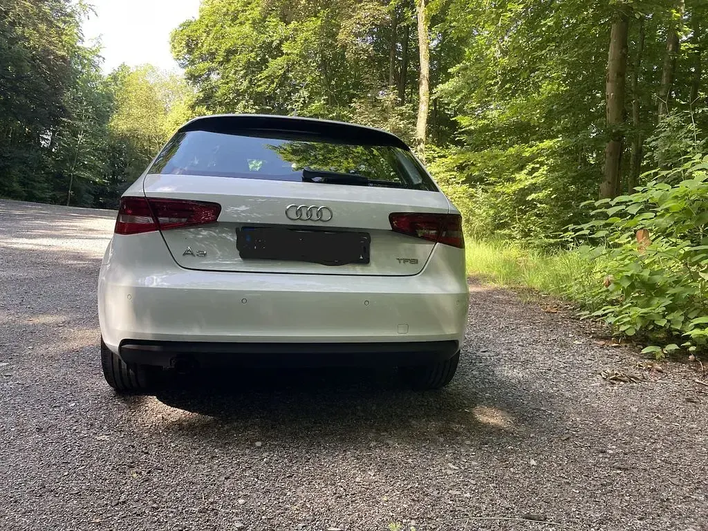 Gebraucht Audi A3 Ambiente 110 PS (80 kW) 2014 Weiß Limousine