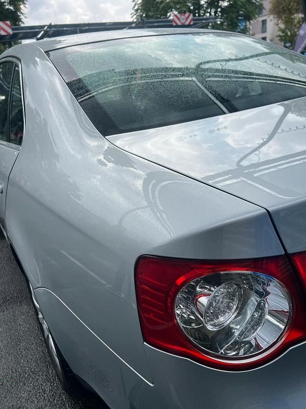 Gebraucht VW Jetta 122 PS (89 kW) 2009 Silber Limousine