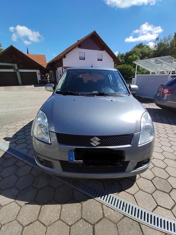 Grau Gebraucht 2005 Suzuki Swift Kleinwagen | 1.790 € (Fairer Preis) - Bild 1/4