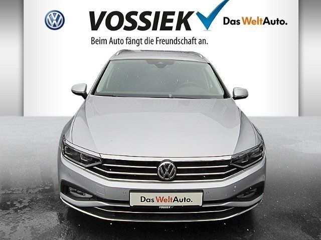 Gebraucht VW Passat Elegance 150 PS (110 kW) 2019 Silber metallic Kombi