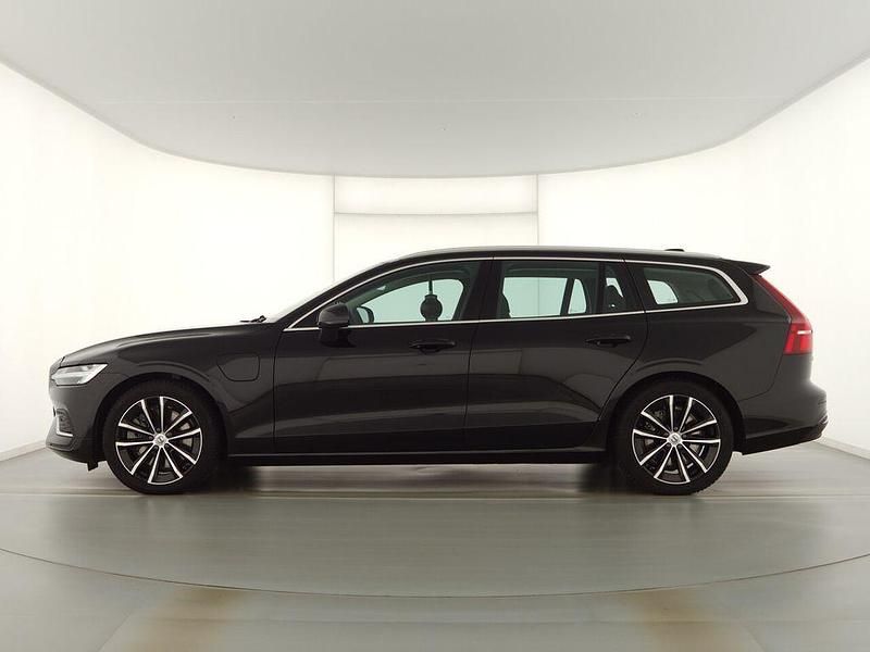 Gebraucht Volvo V60 Core 398 PS (292 kW) 2023 Black solid / solid Kombi