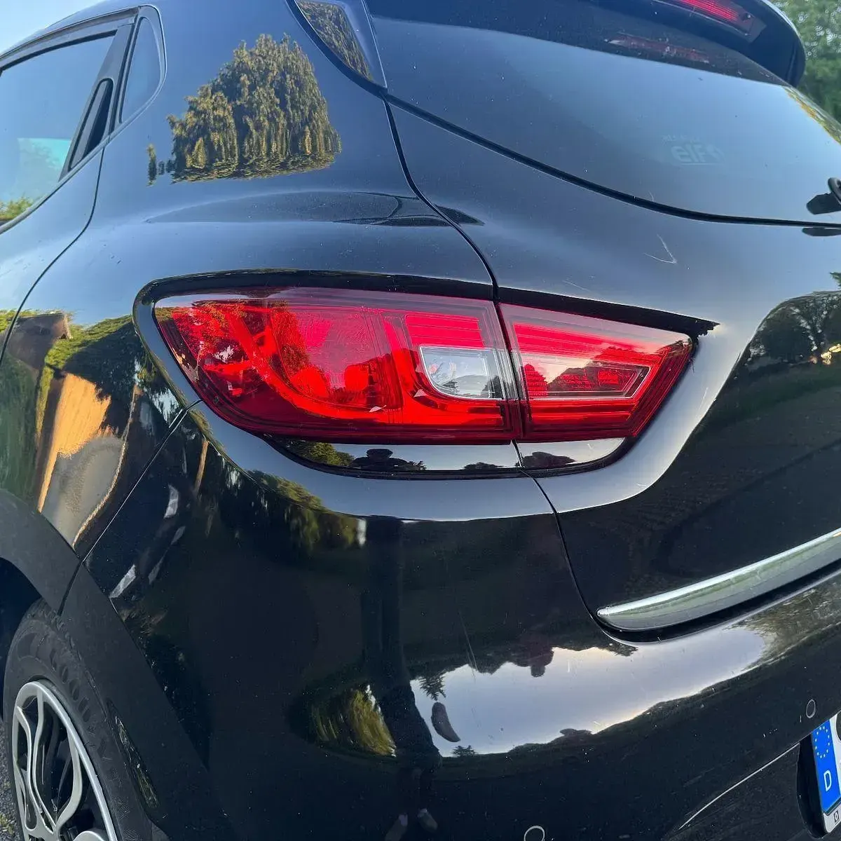 Używany Renault Clio IV LIMITED 73 KM (53 kW) 2016 Czarny Hatchback