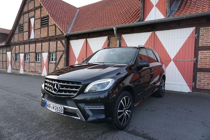 Schwarz Gebraucht 2015 Mercedes ML350 SUV | 25.500 € (Etwas zu teuer) - Bild 1/4