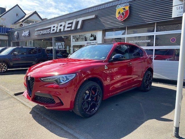 Rosso alfa uni Gebraucht 2023 Alfa Romeo Stelvio Quadrifoglio SUV | 75.990 € - Bild 1/4