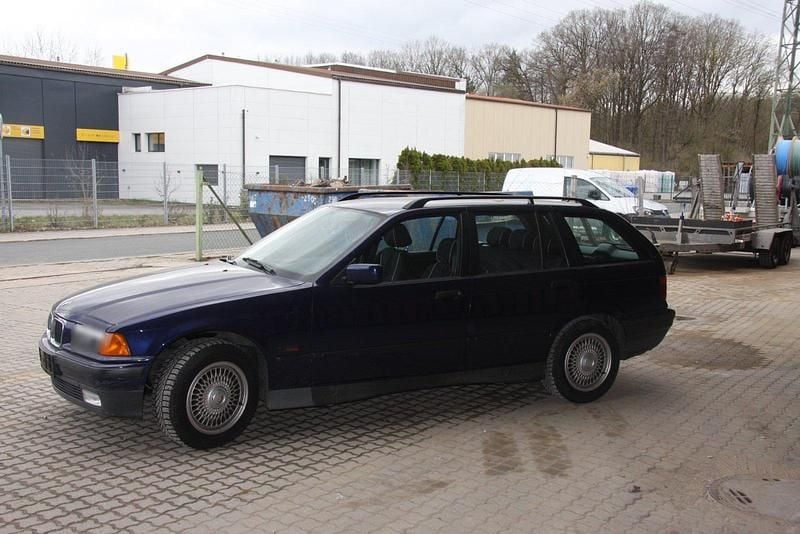 Brugt BMW 318 115 HK (84 kW) 1996 Blå Stationcar