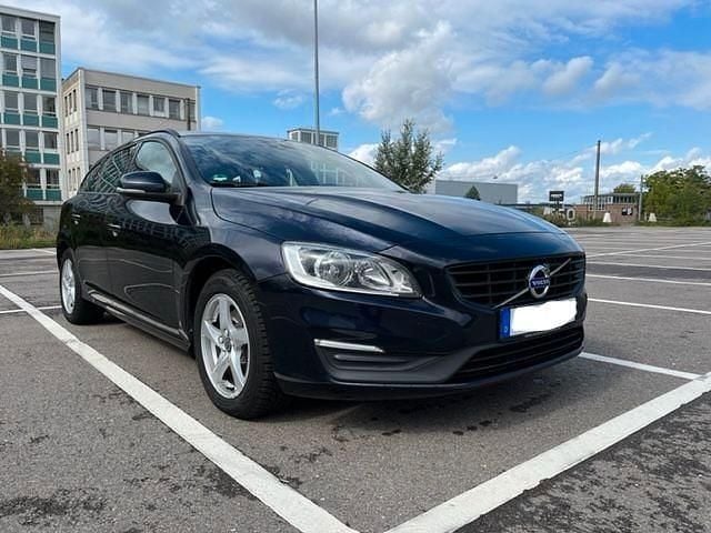 Gebraucht Volvo V60 120 PS (88 kW) 2016 Blau Kombi
