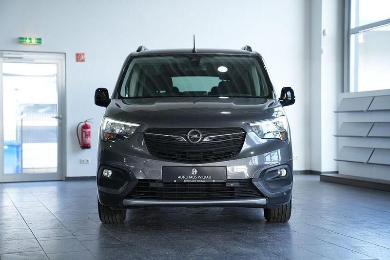 Gebraucht Opel Combo Life Ultimate 131 PS (96 kW) 2023 Mondstein grau/e:vulkan grau Van / Kleinbus