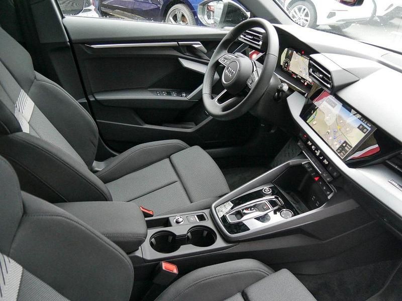 Gebraucht Audi A3 S-Line 116 PS (85 kW) 2025 Gletscherweiß metallic Limousine