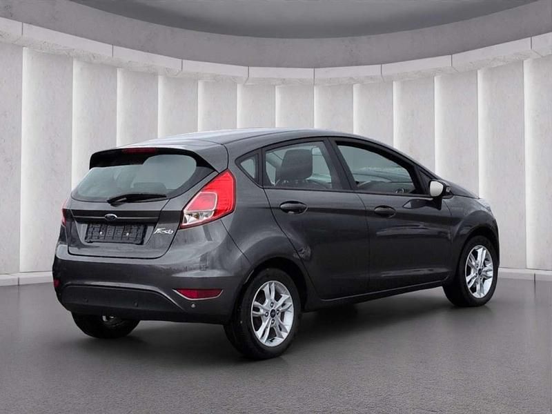 Gebraucht Ford Fiesta Celebration 80 PS (58 kW) 2017 Metallic) (grau Kleinwagen