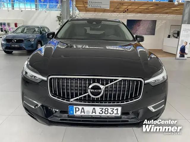 Farbe: schwarz Gebraucht 2021 Volvo XC60 Inscription SUV | 37.650 € (Teuer) - Bild 1/4