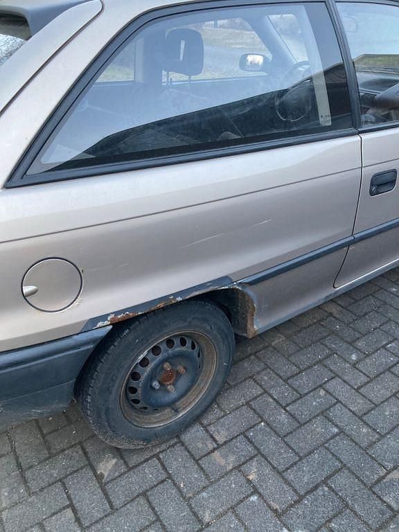 Gebraucht Opel Astra 60 PS (44 kW) 1997 Gold Limousine