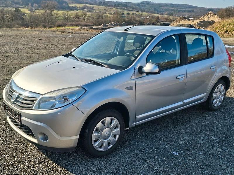 Gebraucht Dacia Sandero 75 PS (55 kW) 2012 Silber Limousine