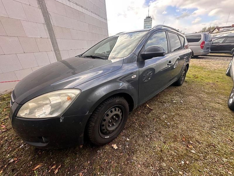 Grau Gebraucht 2007 Kia Ceed Sportswagon EX Kombi | 1.590 € (Fairer Preis) - Bild 1/4